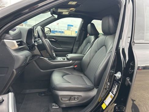 Certified 2025 Toyota Highlander XSE image 10
