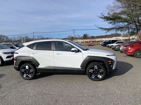 Used 2025 Hyundai Kona SEL image 2