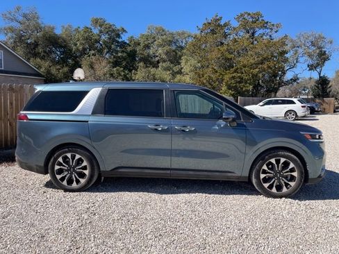 Used 2024 Kia Carnival EX image 7