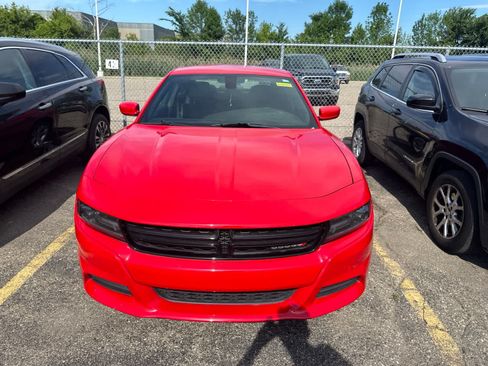 Used 2021 Dodge Charger SXT w/ Leather Interior Group RWD image 4