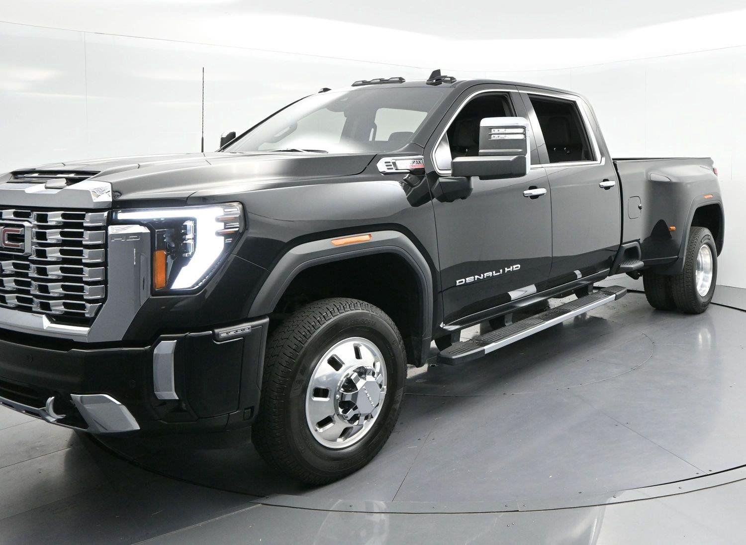Used 2024 GMC Sierra 3500 Denali w/ Denali Reserve Package AWD/4WD image 8