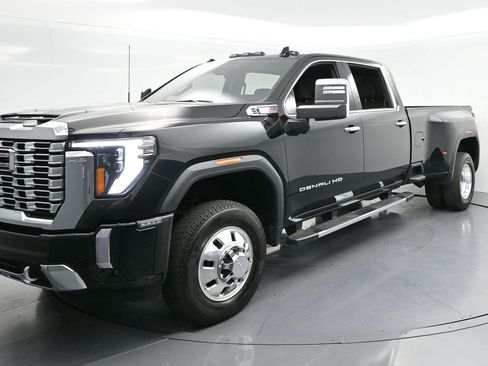 Used 2024 GMC Sierra 3500 Denali w/ Denali Reserve Package AWD/4WD image 8