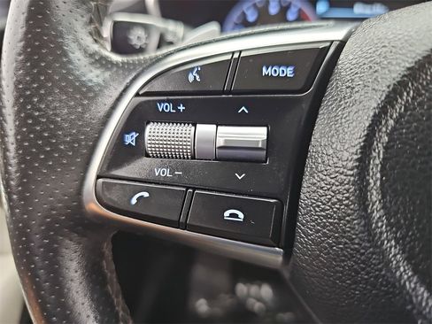 Used 2021 Genesis G70 2.0T image 22