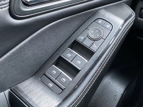 Used 2025 Nissan Rogue SL w/ SL Premium Package image 30