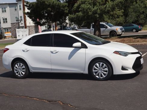 Used 2018 Toyota Corolla LE FWD image 2