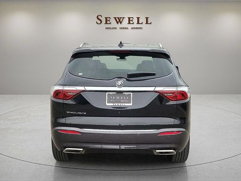Used 2024 Buick Enclave Essence w/ Technology Package FWD image 4