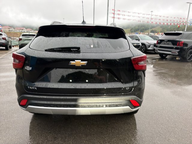Used 2024 Chevrolet Trax LT w/ LT Convenience Package FWD image 5