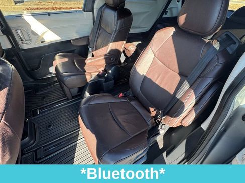 Used 2021 Toyota Sienna Platinum image 19