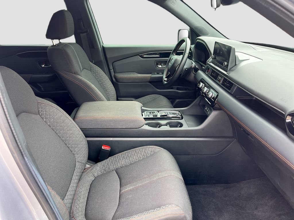 Used 2025 Honda Pilot Sport image 27