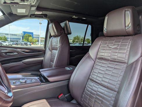 Used 2023 Cadillac Escalade Sport Platinum w/ LPO, ONYX Package AWD/4WD image 26