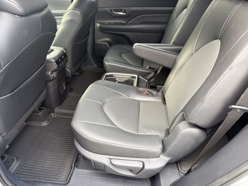 Certified 2025 Toyota Grand Highlander FWD image 31