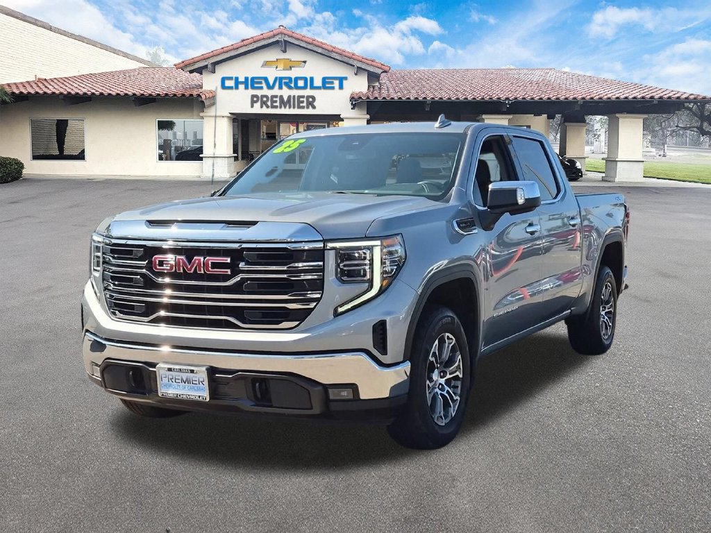 Used 2025 GMC Sierra 1500 SLT AWD/4WD image 4