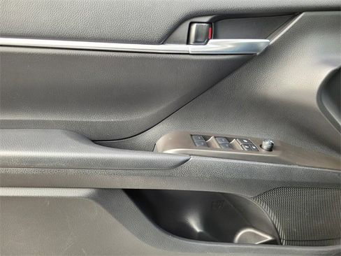 Used 2024 Toyota Camry SE image 32