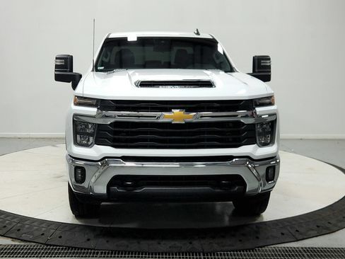 Used 2025 Chevrolet Silverado 2500 LT AWD/4WD image 3