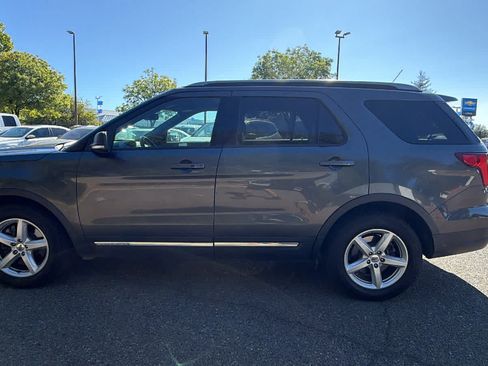 Used 2019 Ford Explorer XLT w/ Equipment Group 202A FWD image 8