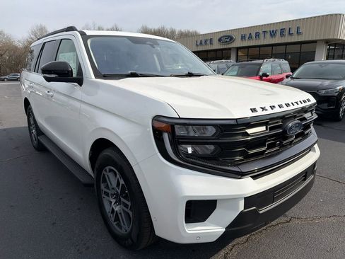 Used 2025 Ford Expedition Active image 1