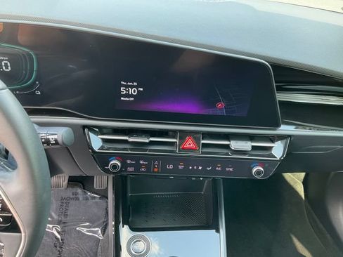 Used 2024 Kia Niro EX FWD image 13