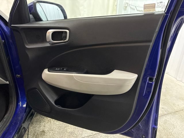 Used 2022 Hyundai Venue SEL FWD image 15