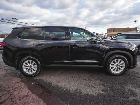 Used 2024 Toyota Grand Highlander XLE image 4