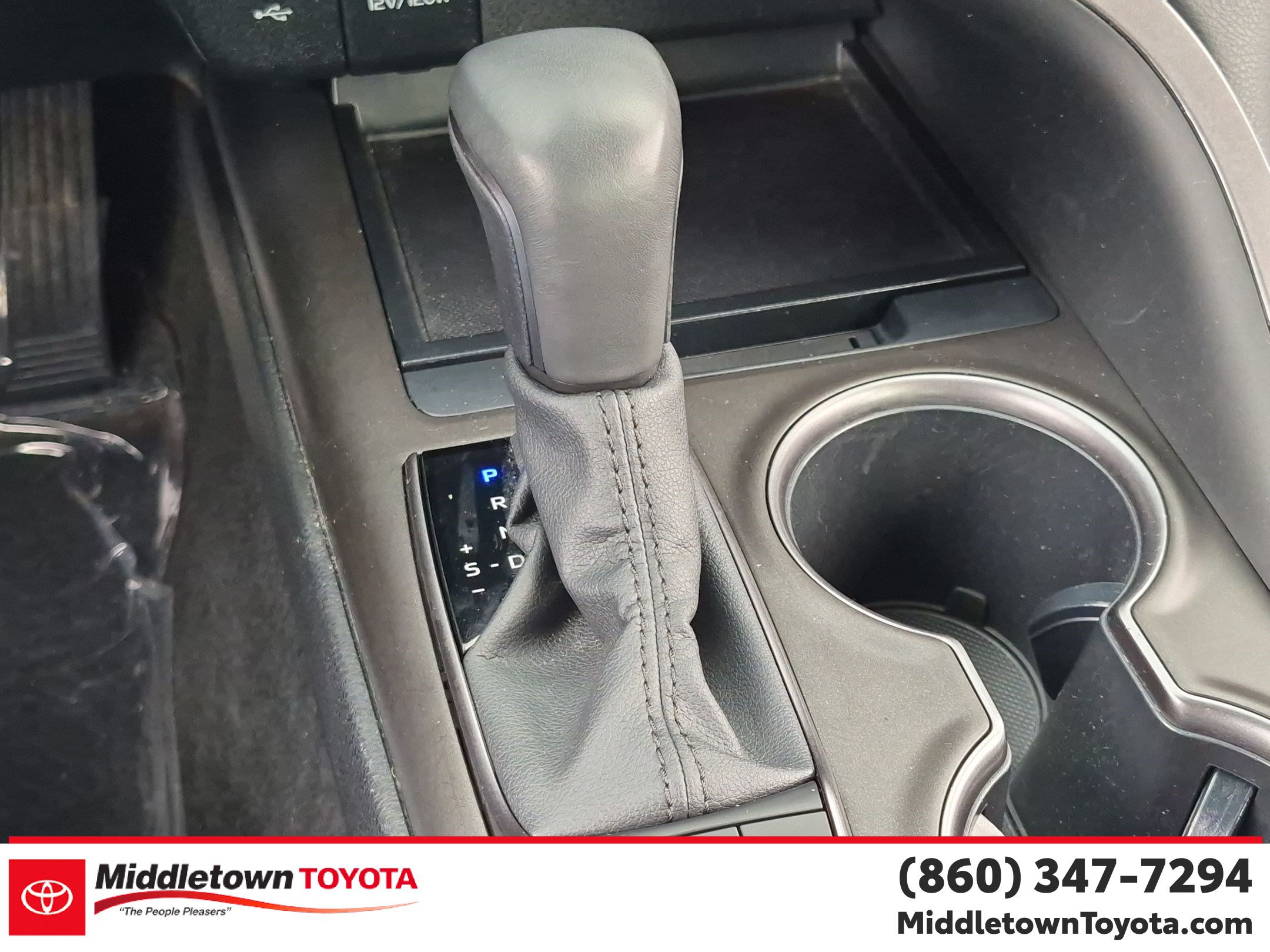 Used 2024 Toyota Camry SE w/ Cold Weather Package FWD image 26
