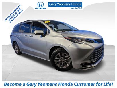 Used 2021 Toyota Sienna XLE