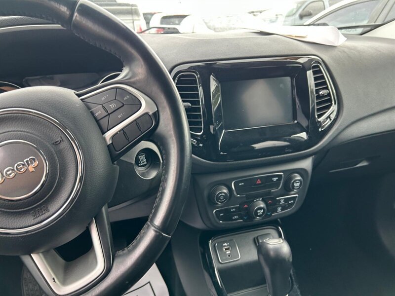 Used 2019 Jeep Compass Latitude FWD image 23