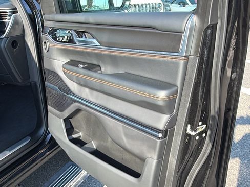 Certified 2025 Jeep Grand Wagoneer Series III w/ Quick Order Packagew 28T AWD/4WD image 18