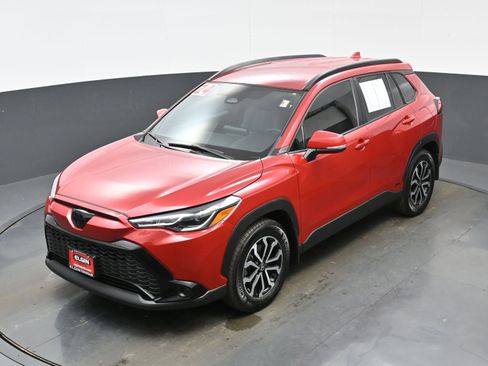 Used 2024 Toyota Corolla Cross SE image 34