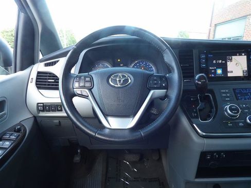 Used 2016 Toyota Sienna XLE w/ XLE Navigation Package FWD image 18