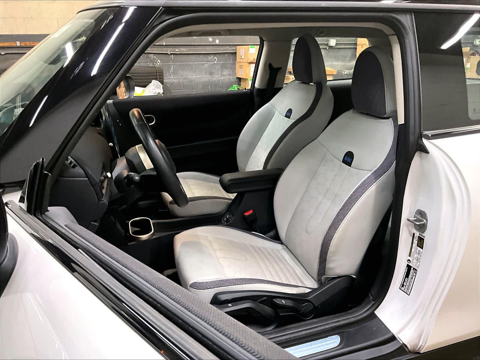 Used 2025 MINI Cooper 2-Door Hardtop FWD image 27