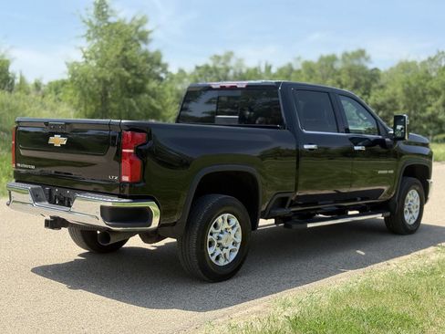 Used 2024 Chevrolet Silverado 2500 LTZ w/ LTZ Plus Package AWD/4WD image 7