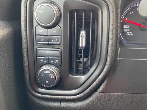 Used 2021 Chevrolet Silverado 1500 Custom image 18