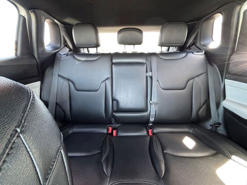 Used 2025 Jeep Compass Limited AWD/4WD image 39
