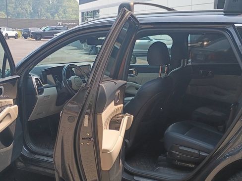 Used 2023 Kia Sorento SX Prestige AWD/4WD image 16