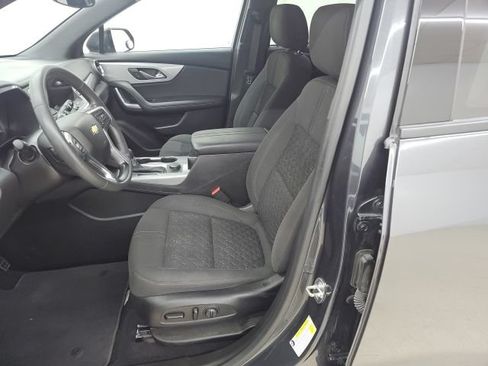 Used 2021 Chevrolet Blazer LT FWD image 2