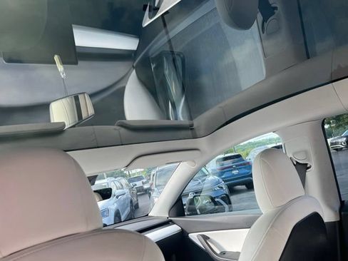 Used 2021 Tesla Model Y Long Range AWD/4WD image 10