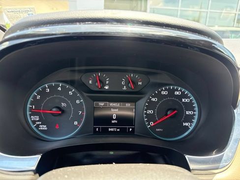 Used 2022 Chevrolet Traverse LS FWD image 11