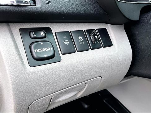 Used 2012 Toyota Highlander 4WD w/ Tech Pkg image 32