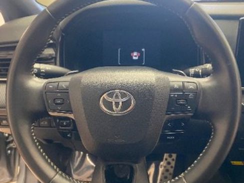Used 2025 Toyota Camry SE image 25