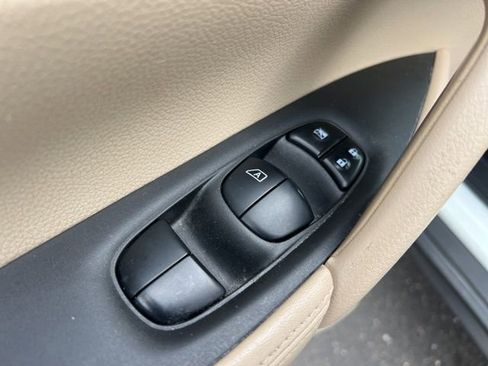 Used 2020 Nissan Rogue SV w/ Sun & Sound Touring Package image 28