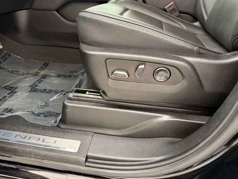 Used 2025 GMC Yukon Denali image 15