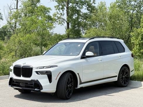 Used 2026 BMW X7 xDrive40i w/ M Sport Package image 3