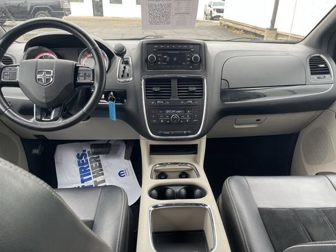 Used 2015 Dodge Grand Caravan SXT image 16
