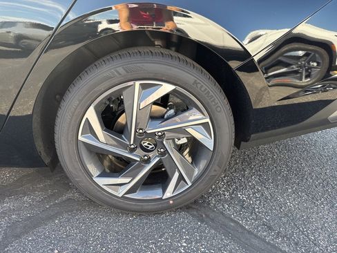 New 2025 Hyundai Elantra Sport image 11