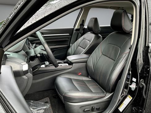 Used 2023 Nissan Altima 2.5 SR w/ SR Premium Package image 20