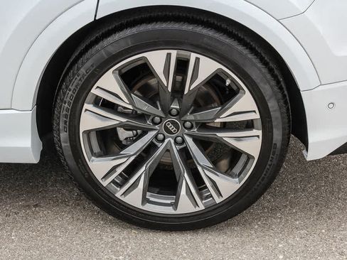 Used 2024 Audi Q8 Prestige w/ Prestige Package AWD/4WD image 10