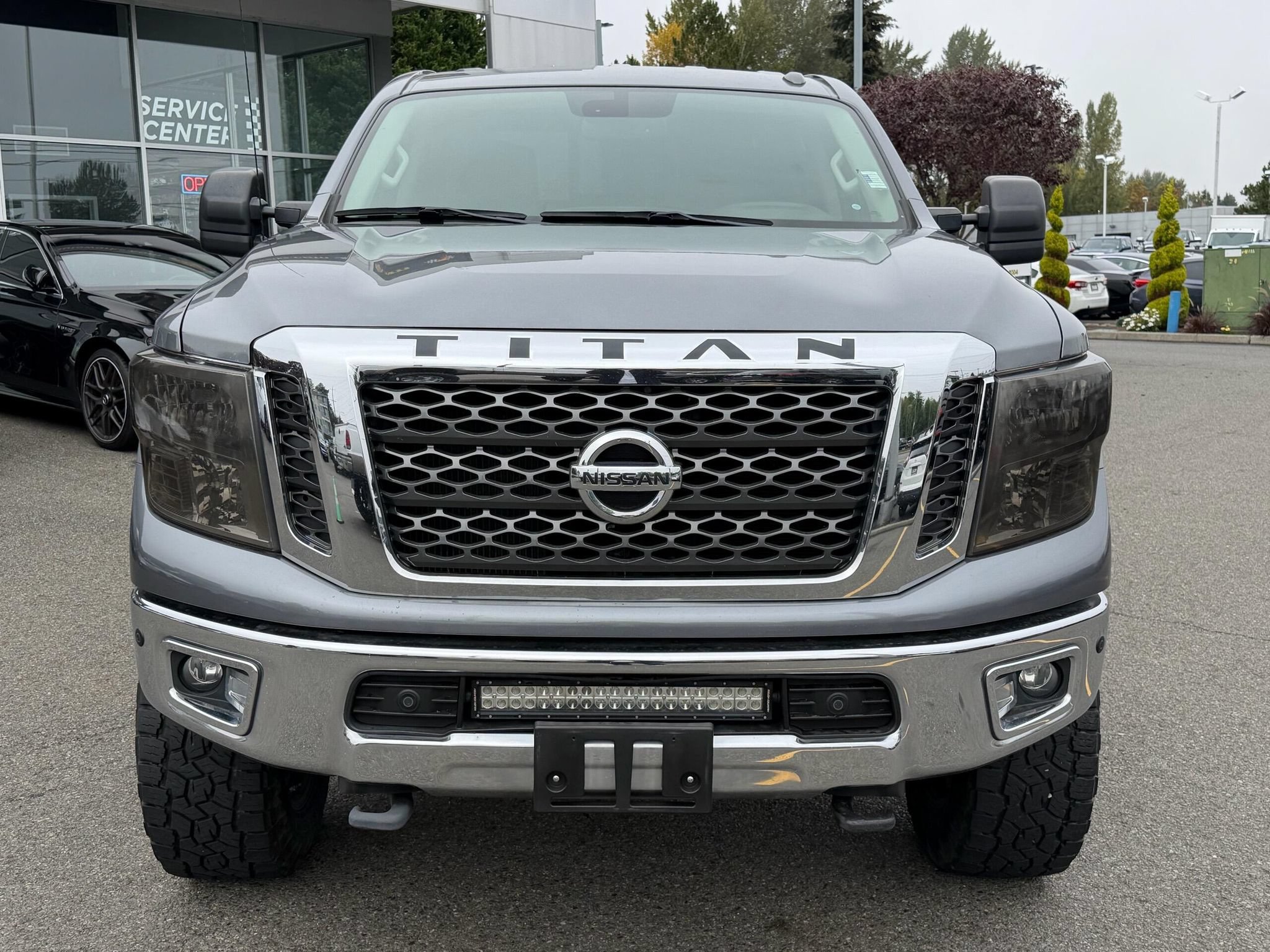 Used 2017 Nissan Titan SV AWD/4WD image 8