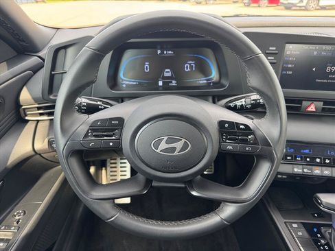 Used 2025 Hyundai Elantra Sport FWD image 10