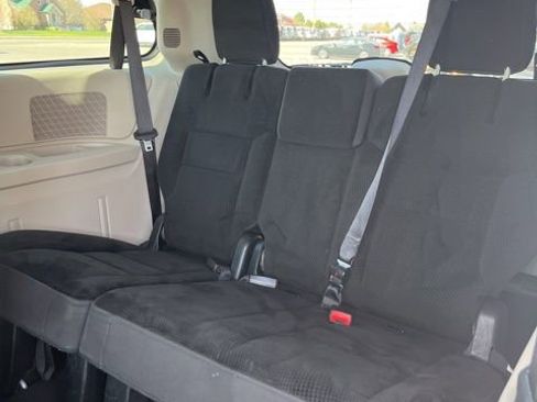 Used 2019 Dodge Grand Caravan SE FWD image 30