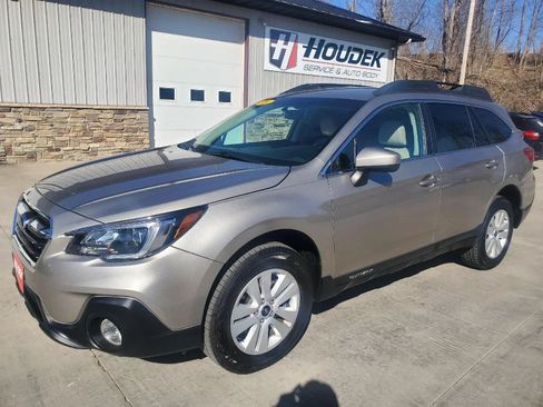 Used 2018 Subaru Outback 2.5i Premium AWD/4WD image 3